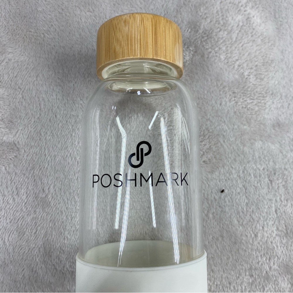 Poshmark glass water bottle twist top
